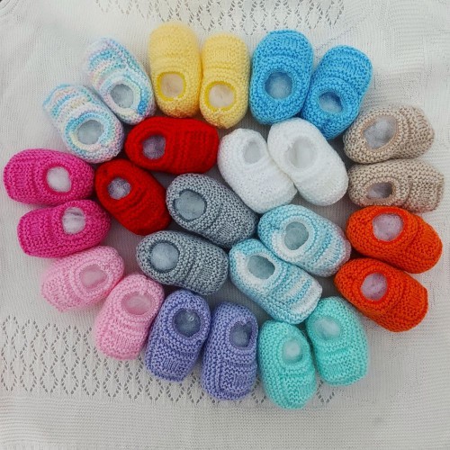 Combo 13 Sapatinhos de Bebê de Tricô Cores Diversas - 0 a 3 meses